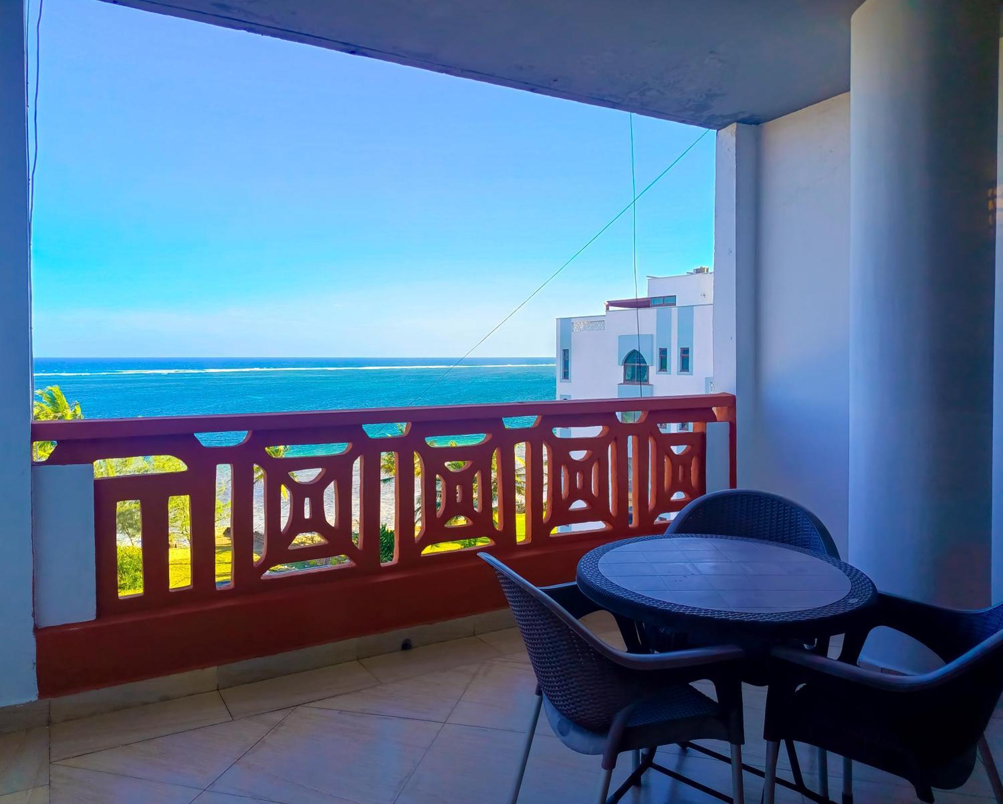 Ivory Beachfront Stays Mombasa Exterior foto