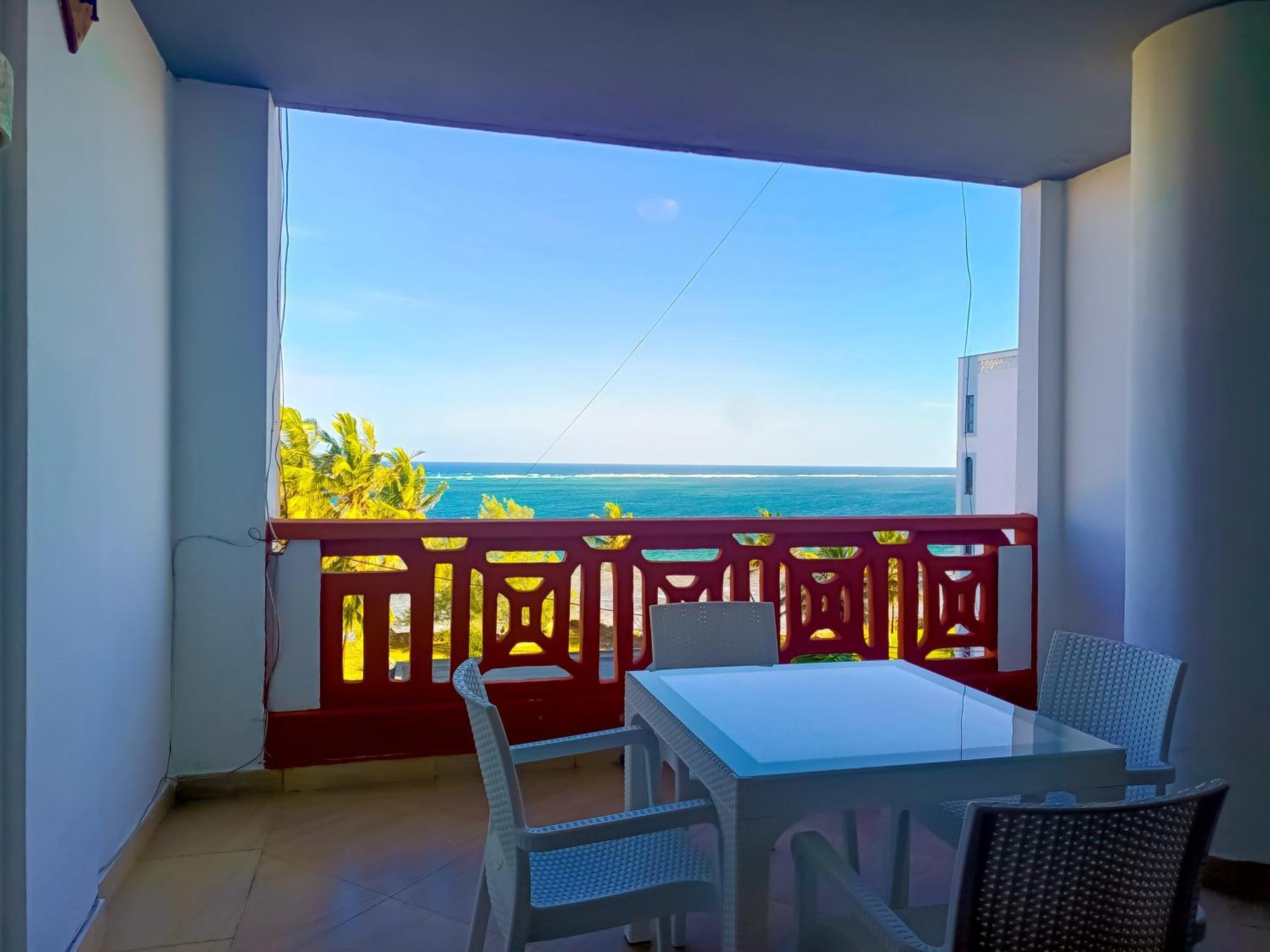 Ivory Beachfront Stays Mombasa Exterior foto